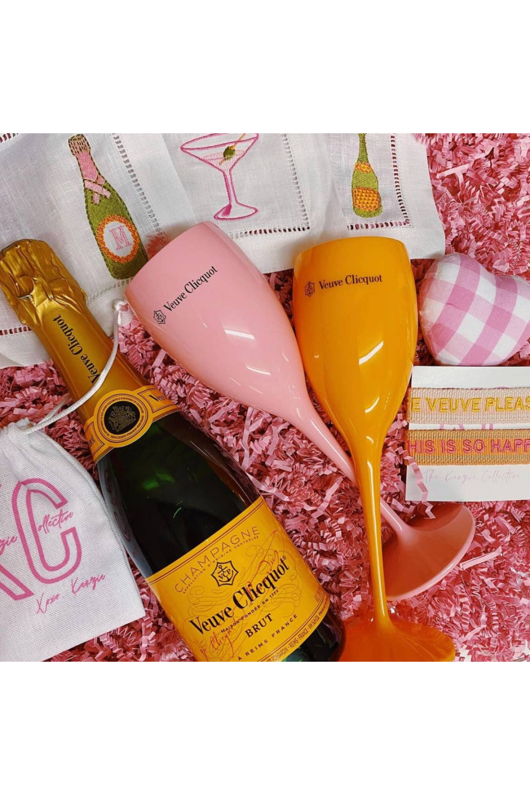 Send Veuve Clicquot Champagne Gift Set with Flutes Online